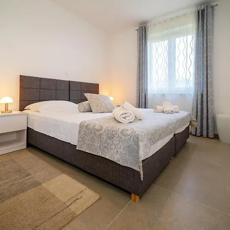 Juranic Ii With Pool Baska (Krk)