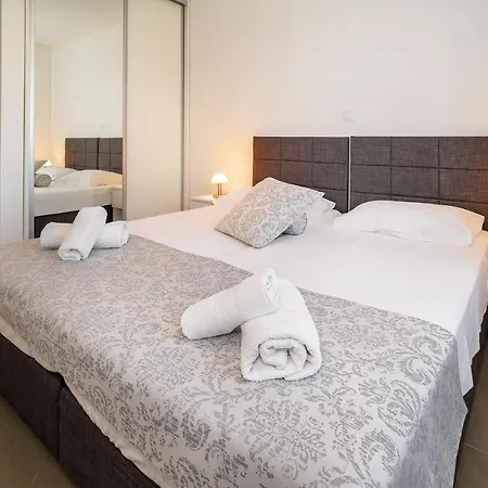 Apartman Juranic Ii With Pool Baska (Krk)