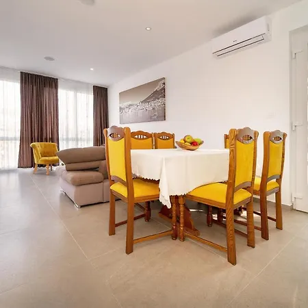 Juranic Ii With Pool Apartman *