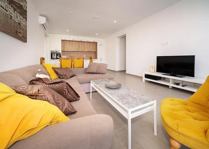 Juranic Ii With Pool Apartament