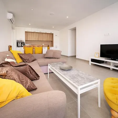 Juranic Ii With Pool Apartamento