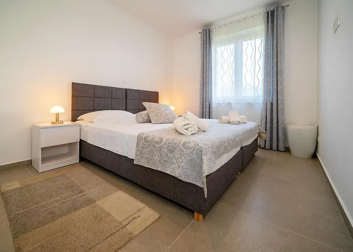 Juranic Ii With Pool Baška