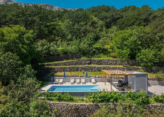 Juranic Ii With Pool Daire *